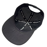Haute qualité personnalisé 5 panneaux en caoutchouc Pvc Logo corde casquette de Baseball étanche découpé au Laser trou perforé chapeau Performance Golf papa chapeau