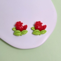 Vente en gros de cabochons 3D en forme de rose rouge avec feuilles pour coques de téléphone et art en résine