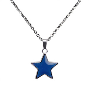 Collar de Acero Inoxidable Chapado en Rodio de Alta Calidad con Colgante de Estrella Epoxi, Personalizable con Logotipo, Nombre o Frase como 'Te Amo' - Product Image 2