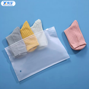 Großhandel Mattierte Kleidungs-Zip-Lock-Plastikverpackungsbeutel Wiederverschließbare Wasserdichte Aufbewahrungstasche für Kleidung Platzsparend - Product Image 1