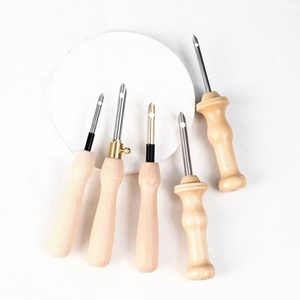 Vente en gros de stylos à coudre et broder avec manche en bois magique Outils de tissage Aiguille à poinçonner pour bricolage et couture - Product Image 4