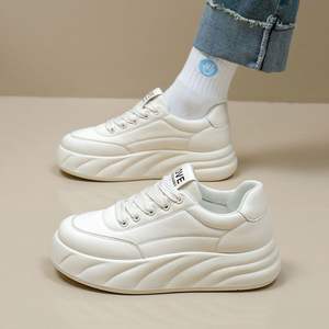 Chaussures décontractées polyvalentes à lacets pour femmes à semelles épaisses en cuir souple d'automne - Product Image 4