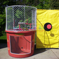 Bassin de plongeon commercial pour enfants et adultes, idéal pour les fêtes estivales en extérieur, les événements sportifs et les jeux aquatiques de type 'Dunking Booth'.