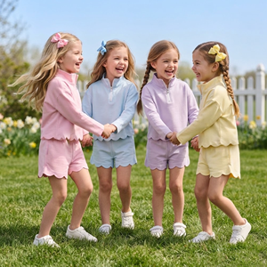 Set di Abbigliamento Trendy per Bambini all'Ingrosso: Felpa con Zip a Quarto e Maniche Lunghe, Pantaloncini con Bordo Ondulato, Completo Dolce in 2 Pezzi per Ragazze - Product Image 1