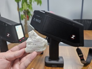 Détection complète d'élément Analyseur d'alliage XRF portatif SciAps Z-903 plus petits éléments légers Al C Co Cr Cu Fe Mn Mo Ni Si Ti W Li - Product Image 1