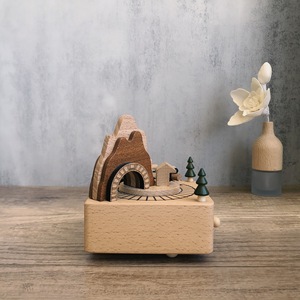 Adorno Decorativo para el Hogar, Miniatura <span class=keywords><strong>de</strong></span> Tren Musical en <span class=keywords><strong>Cueva</strong></span> <span class=keywords><strong>de</strong></span> Montaña <span class=keywords><strong>de</strong></span> Madera Hecha a Mano, 12.5X11X11CM - Product Image 2