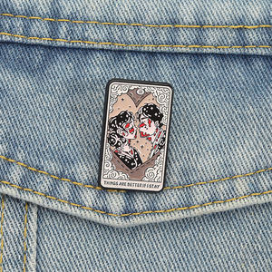 Las cosas son mejores si me quedo esmalte Pin banda Punk Álbum de Música inspirado broche solapa insignia joyería regalo al por mayor - Product Image 1