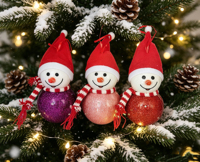 Ornamento Natalizio Pupazzo di Neve in Schiuma Fatto a Mano con Cappelli da Babbo Natale Indossabili e Sciarpe Lavorate a Maglia, 3 Luci LED, Decorazioni Festive Infrangibili