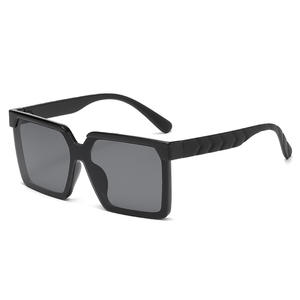 Gafas de Sol con Marco Cuadrado Estilo Europeo Americano, Unisex, Lentes de PC con Protección UV400, Marco Negro, Venta al Por Mayor Internacional FY8831 - Product Image 4