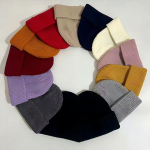 Gorro de invierno de lujo para mujer, logotipo personalizado, patrón de personajes, cálido, North Bennie, tela apropiada para viajes - Product Image 1