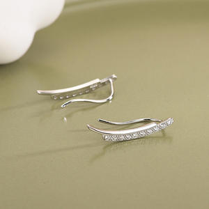 Orecchini a polsino E1091 in oro bianco con zirconi rotondi incastonati a canale, gioielli alla moda unisex di tendenza - Product Image 6