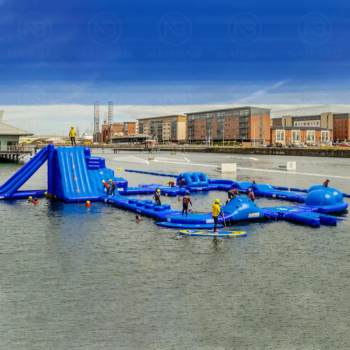 Jeux de sports nautiques pour adultes Parc aquatique gonflable commercial pour enfants Grand parc gonflable flottant à obstacles pour lac mer