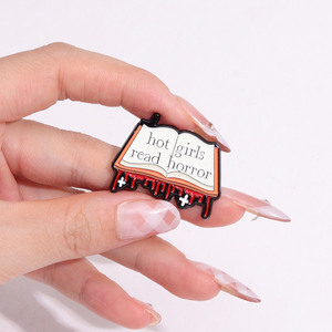 Pin <span class=keywords><strong>de</strong></span> Esmalte <span class=keywords><strong>de</strong></span> Libros Punk, Broche <span class=keywords><strong>de</strong></span> Novela <span class=keywords><strong>de</strong></span> <span class=keywords><strong>Terror</strong></span>, Insignia <span class=keywords><strong>de</strong></span> Solapa, Joyería Creativa <span class=keywords><strong>de</strong></span> Dibujos Animados, Regalo para Amigos, Venta al por Mayor - Product Image 4