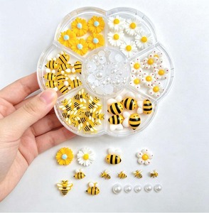 7Grids Adornos de Resina Mixta para Uñas con Diseño de Abeja, Margarita y Perla, <span class=keywords><strong>3D</strong></span> de Base Plana, Pequeña Margarita Silvestre, Joyería Kawaii de Abeja, Decoración DIY para Uñas - Product Image 1