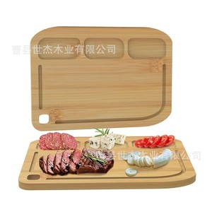 Bandeja de madera para cortar queso de 42x31x1.5cm con ranura para jugo y asa rectangular para uso en la cocina - Product Image 3
