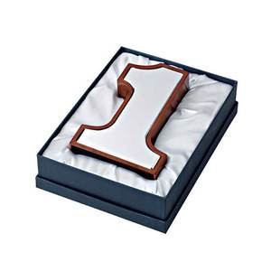 Trofeo de Ganador Número Uno, 205 mm de Altura, Acabado de Espejo, Marco de Madera - Product Image 2