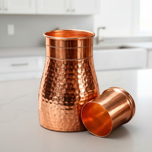 Carafe à eau en cuivre pur martelé avec ensemble de verres à boire pour les bienfaits ayurvédiques – Vaisselle de luxe en cuivre - Product Image 2