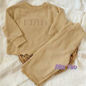 Set coordinato in <span class=keywords><strong>felpa</strong></span> e <span class=keywords><strong>pantaloni</strong></span> in French Terry per neonate e bambine, personalizzabile con ricamo, completo primaverile con <span class=keywords><strong>felpa</strong></span> a bordo smerlato per <span class=keywords><strong>bambina</strong></span> 2026 - Product Image 6