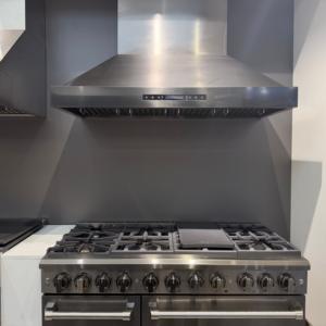 Hotte électrique commerciale 48 pouces 2000 m³/h avec éclairage LED intégré, filtre déflecteur, double moteur, acier inoxydable, 3 vitesses - Product Image 1