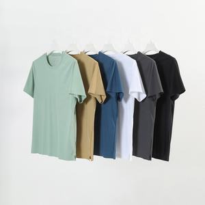 T-shirt décontracté à manches courtes pour hommes et femmes avec motif anime Tissu tricoté à motif numérique imprimé à séchage rapide dans un style formel - Product Image 3