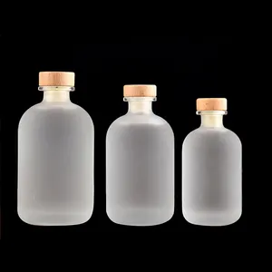 Hot selling 500ml 700ml 750ml whiskey clear glass bottle with glass lid