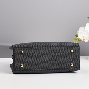 Sac <span class=keywords><strong>à</strong></span> bandoulière <span class=keywords><strong>tendance</strong></span> pour femmes, nouvelle vente <span class=keywords><strong>à</strong></span> succès - <span class=keywords><strong>Sacs</strong></span> <span class=keywords><strong>à</strong></span> <span class=keywords><strong>main</strong></span> en cuir PU avec plusieurs modes de port pour un usage quotidien et les voyages - Product Image 5
