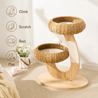 Arbre à chat moderne en rotin avec structure en bois courbée, deux paniers-lits, coussins amovibles et griffoir en sisal, conception personnalisée OEM ODM