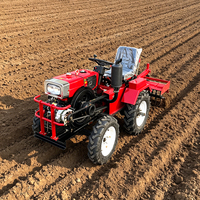 Mini tractor agrícola de alta calidad con motor diésel e implementos para pequeñas explotaciones agrícolas.