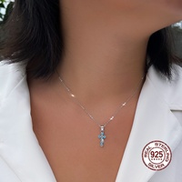 Collier pendentif croix délicat en argent sterling 925 avec turquoise, chaîne ras-du-cou chrétienne, bijoux pour femmes et jeunes filles, idéal pour le quotidien ou comme cadeau