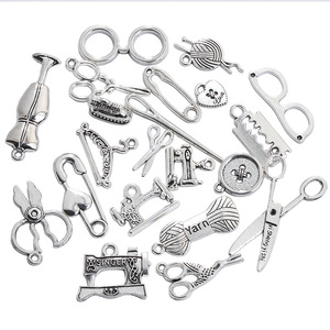 Accessoires rétro miniatures en alliage : ventilateur, téléphone, ciseaux, sèche-cheveux, pendentif, porte-clés artisanal DIY - Product Image 5