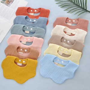 Qidou – bavoirs en gaze pour bébé, quatre couches, couleur unie, forme de pétale, pour nouveau-nés de 0 à 1 an, protection contre les bavures - Product Image 1