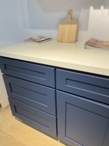 Gabinete de cocina con acabado lacado y coctelera norteamericano moderno en MDF de madera contrachapada sólida azul marino con bisagra y fregadero para uso en el hogar y el apartamento - Product Image 6