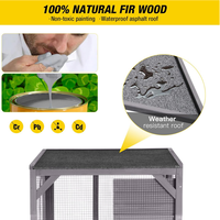 Grande maison pour chat en bois d'extérieur sur roues avec fermeture à bouton, boîte à fenêtre pour chat de patio, griffoir pour enclos extérieur