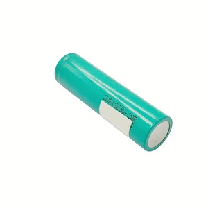 Cellule lithium-ion cylindrique Grade A <span class=keywords><strong>20R</strong></span> <span class=keywords><strong>18650</strong></span> 3.6V 2000mAh pour équipement moto chauffant, caméra d'action et vlogging - Product Image 3