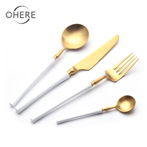 Ensemble de couverts en acier inoxydable argenté cuillères à dîner fourchettes et couteau <span class=keywords><strong>vaisselle</strong></span> en acier <span class=keywords><strong>pas</strong></span> <span class=keywords><strong>cher</strong></span> ensemble de couverts de mariage 5 pièces - Product Image 3
