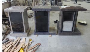 Columbario familiar privado de 2 nichos, lápida de granito tradicional - Product Image 4