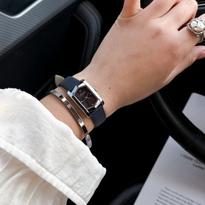 Montre-bracelet pour <span class=keywords><strong>femme</strong></span> Scottie 9851, style rétro de luxe, mouvement à quartz étanche, bracelet en cuir véritable, cadeau - Product Image 5