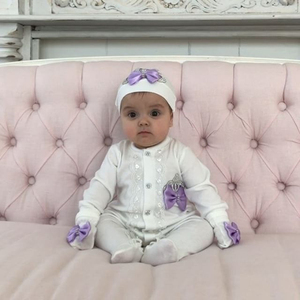 Ensemble 4 pièces 'Take Me Home' pour femme enceinte de 39 semaines : Combinaison, couverture pour bébé, bonnet, moufles, chaussures et parure de bijoux couronne royale pour photographie - Product Image 3