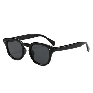 Lunettes de soleil carrées en acétate PC, protection UV400, classe 2, unisexes, design à rivets points - Product Image 3
