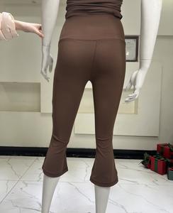 Pantalon Capri personnalisé pour dames 3/4 Pantalon évasé à fente élastique haute ouverture Legging de yoga - Product Image 5