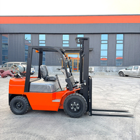Chariot élévateur GPL de 3 tonnes TORTAI avec mât à trois étages et transmission automatique pour les applications de chargement de conteneurs portuaires