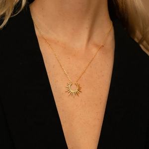 Collar con Colgante de Sol, Joyería de Acero Inoxidable, Chapado en Oro de 18k, Hipoalergénico, No se Deslustra - Product Image 5