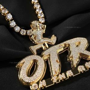 Colgante OTR Block Letter de Plata de Ley 925 con Moissanita y Brillo de Diamante de Alto Pulido para Moda Urbana Contemporánea - Product Image 6