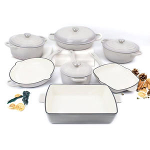 Белый эмалированный чугунный набор посуды, классический дизайн, кремовый интерьер, включает в себя голландская кастрюля, сковородка, прочная металлическая посуда для выпечки - Product Image 6