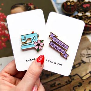 Épingles de revers personnalisées sur mesure, épingles en émail dur ou souple, badges en métal vierges en gros, badges de dessin animé pour accessoires vestimentaires - Product Image 1