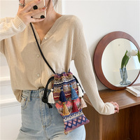 Nouveau sac seau bohème à fermeture éclair avec pompons, style tribal ethnique coloré, pour femme, collection Printemps 2021