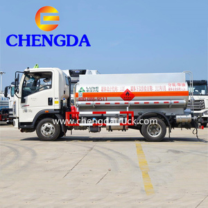 Nuevo usado 4*2 Sinotruck Howo 5000 litros 5000L 8000L Mini pequeño camión <span class=keywords><strong>cisterna</strong></span> <span class=keywords><strong>de</strong></span> aceite ligero camión tanque <span class=keywords><strong>de</strong></span> combustible camiones precio - Product Image 5