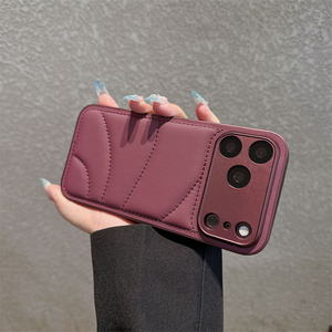 Coque de téléphone 3D Skin Touch effet duvet pour iPhone 18 Pro Max 17 16 15 14 13, en tissu doux cerise foncé, antichoc - Product Image 2