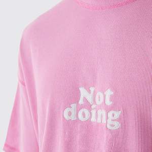 เสื้อยืด2025ทรงหลวมผ้าคอตตอน100% โครงผ้าฝ้ายสำหรับผู้ชายเสื้อยืดครอปลายตัวอักษรแนวสตรีท - Product Image 3