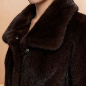 <span class=keywords><strong>Cappotto</strong></span> Invernale Classico di Lusso con Collo Largo, Lungo, <span class=keywords><strong>Marrone</strong></span> <span class=keywords><strong>Scuro</strong></span>, in Finta Pelliccia di Visone, Antivento - Product Image 2
